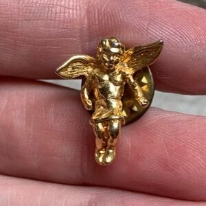 Angel pin hat tie